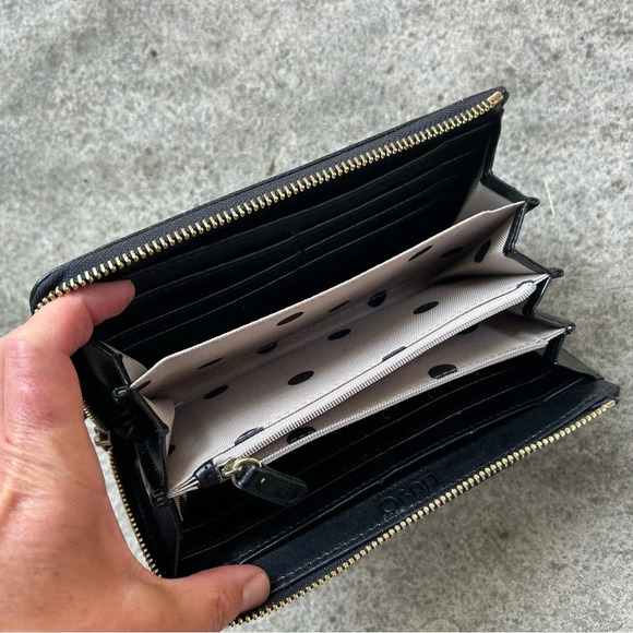 Liu Jo Zip around Wallet, 7.5” x 3 3/4” x 1” - Picture 4 of 10